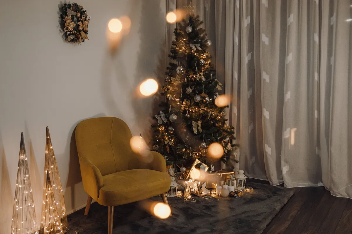 Cozy living room with a decorated Christmas tree and warm lighting.